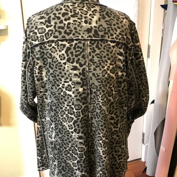 Very soft. High low. Stretch fabric jacket. - Picture 2 of 6